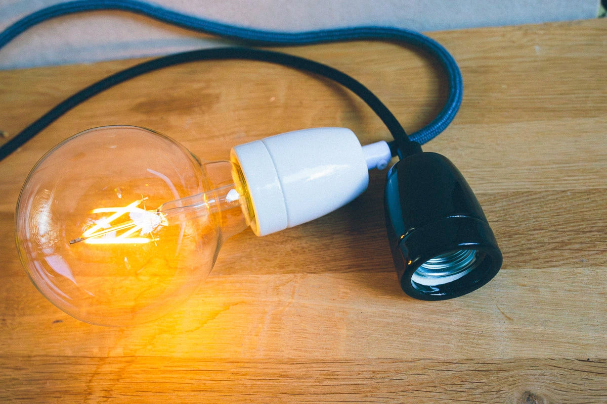 Lampenfassung 03 Porzellan Schwarz und Weiss Rund stiik