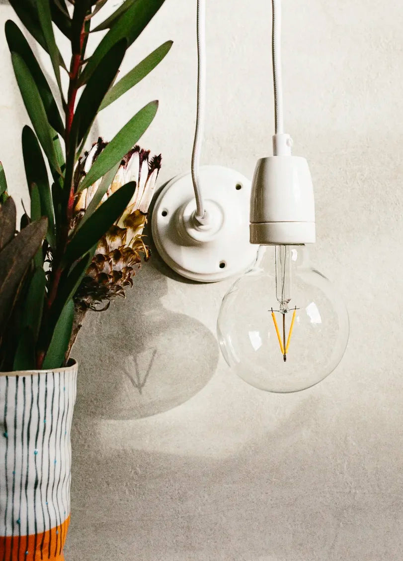 Pendelleuchte – Fassung und Baldachin aus Porzellan + Textilkabel – Weiss